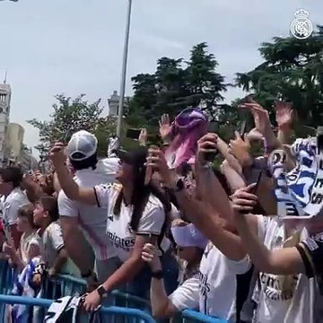 ¡En Madrid cantan: Campeones, Campeones !