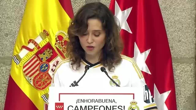 La mirada de Carvajal a Joselu durante el discurso de Ayuso que se ha hecho viral