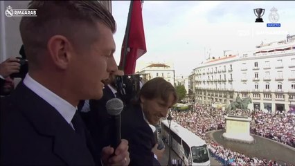 Toni Kroos quiere la 15 y la afición le pide que se quede