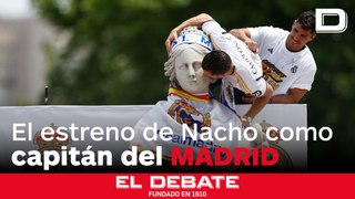 El estreno de Nacho vistiendo a Cibeles con la bufanda del Real Madrid