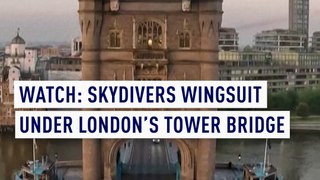 WATCH: Skydivers wingsuit under London’s Tower Bridge
