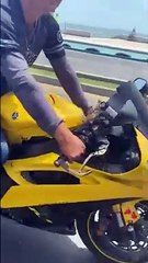 Motard en mode Ghost rider... en feu