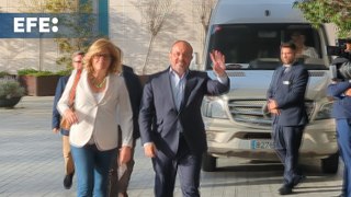 Alejandro Fernández y Dolors Montserrat llegan a la sede electoral del PPC