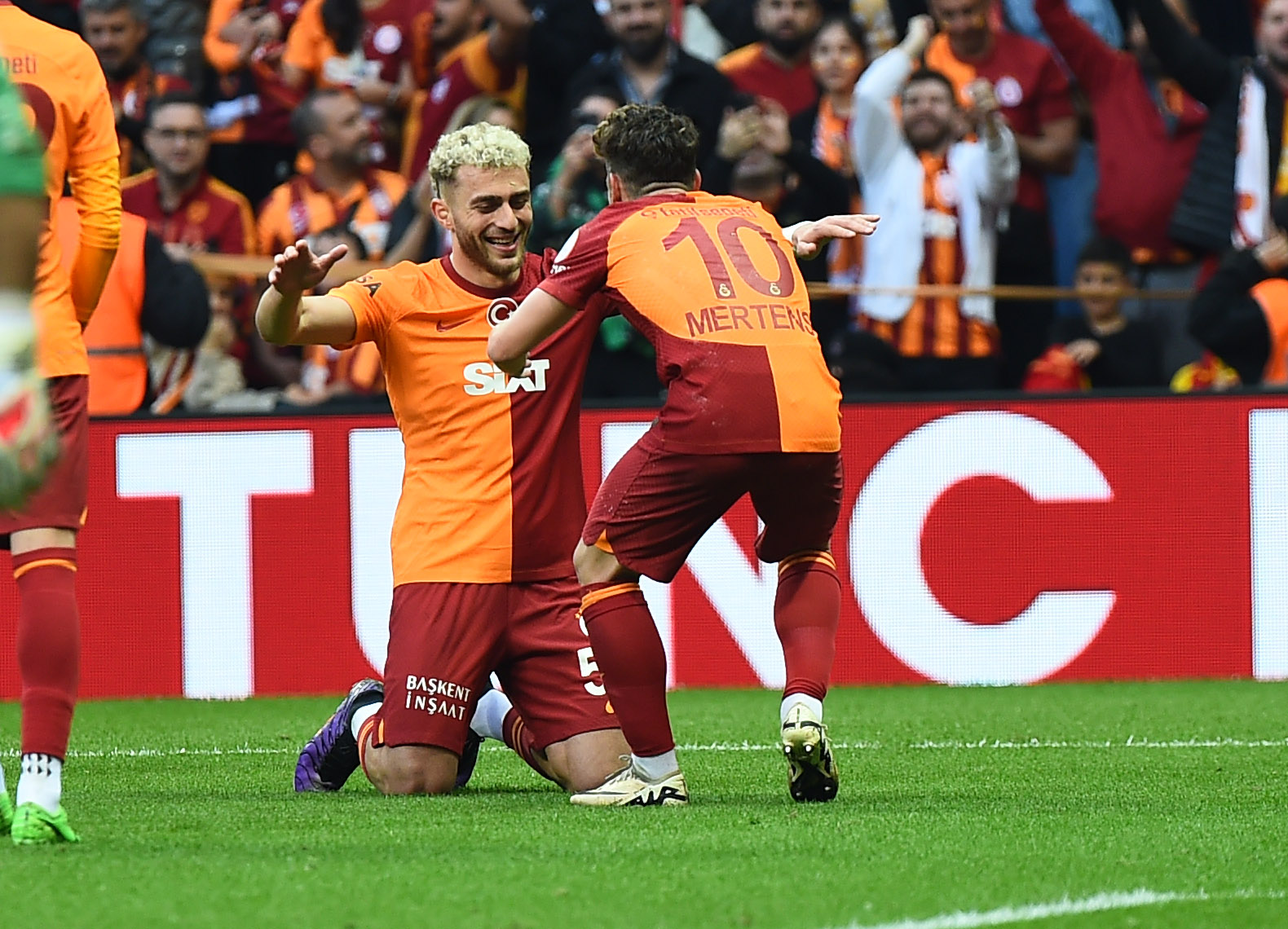Galatasaray se rapproche du titre dans un match fou !