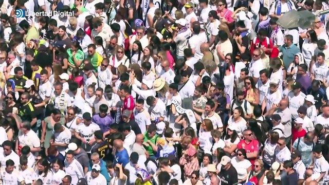 Miles de personas abarrotan la Cibeles para celebrar la 36º Liga del Real Madrid