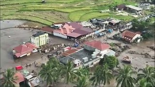مقتل 37 شخصًا إثر فيضانات كارثية ضربت جزيرة سومطرة الإندونيسية