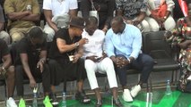 Modou Lo en toute complicité avec El Hadji Diouf, admirez cette belle rencontre