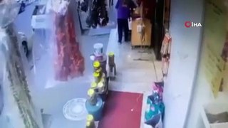 Esenyurt'ta alışveriş yapan çifte silahlı saldırı
