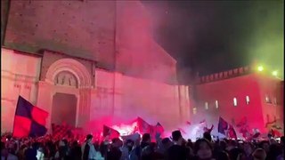 Video: fuochi d'artificio e fumogeni in piazza per la Champions