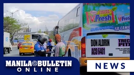 MMDA conducts clearing operation along Macapagal Boulevard in Paranaque City