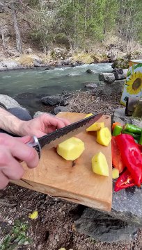 Nehirde Tenekede kızarmış Tavuk / Baked Chicken in The River