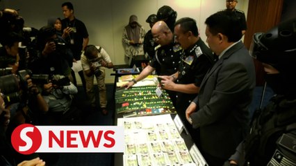 下载视频: Fake passport syndicate busted, two nabbed in Kajang