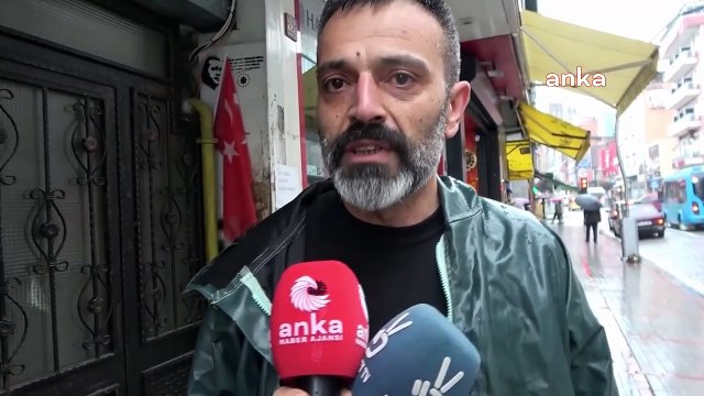 Erdoğan’ın memleketinde vatandaş isyanda! Rizeli üretici AKP binasının önüne çay döktü