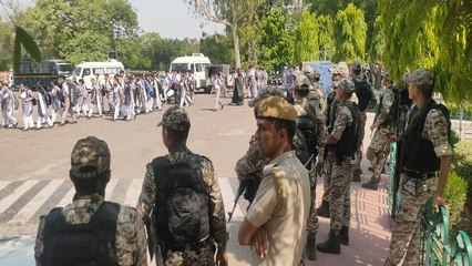 Descargar video: Jaipur Schools Bomb Threat: सीएम भजनलाल एक्शन में, जयपुर में स्कूलों को बम से उड़ाने की धमकी के बाद छुट्टी