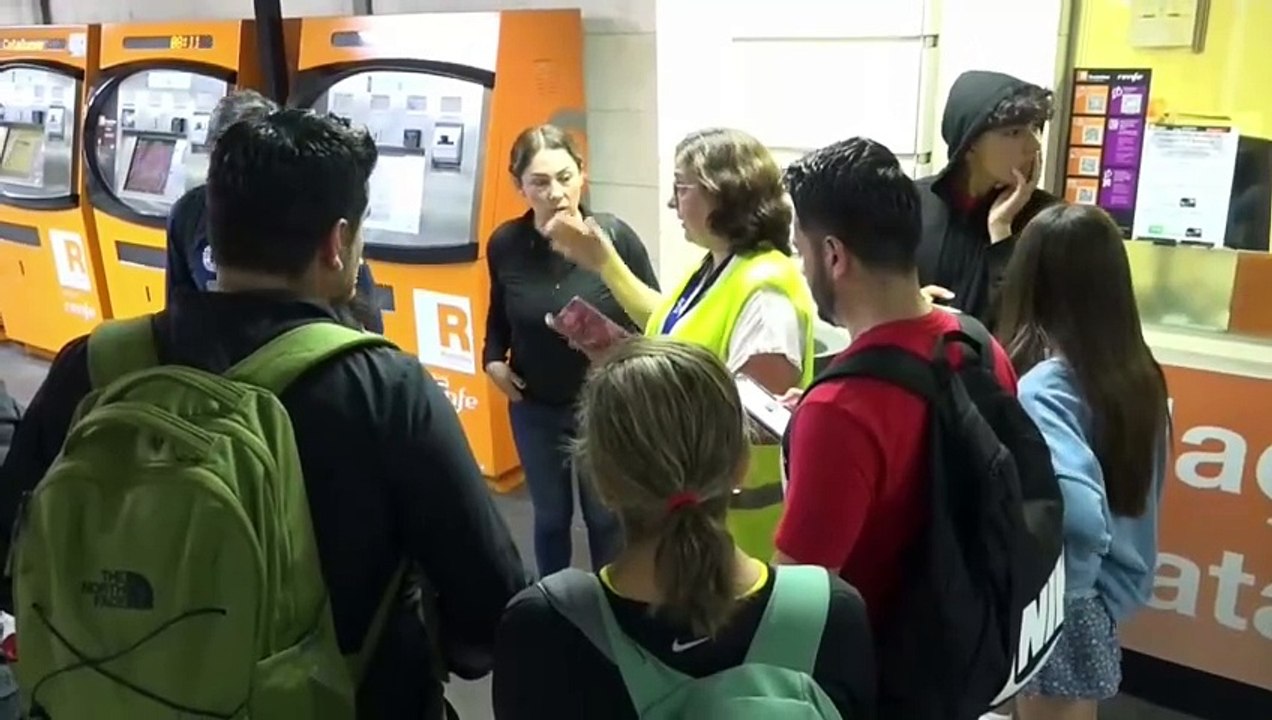 Las estaciones de Plaza Cataluña y Arc de Triomf, en el centro de Barcelona, permanecerán este lunes sin servicio ferroviario de Rodalies debido al robo de cobre ocurrido este domingo.