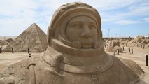 'Uzay' temalı kum heykeller sezonu açıldı