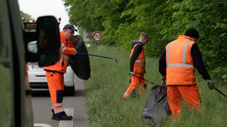 «Les gens sont sales» : ces agents ramassent 65 tonnes de déchets par an sur les routes de l'Oise