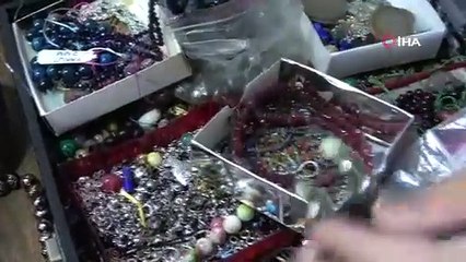 Baba mesleğini sürdürmek için köy köy geziyor!