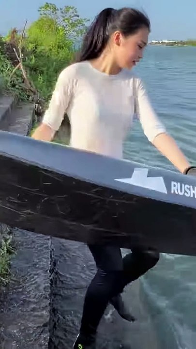 Electric surfboards A surfing video that makes people look happy #surfing #rushwave #jetsurfboard# electric surfboard