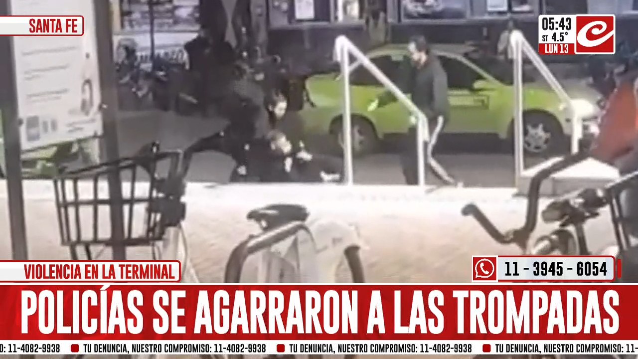 Insólito: policías se agarraron a las trompadas y fueron separados por civiles