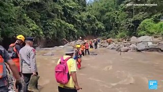 Indonesian island hitten by flash floods and lava flow, several victims