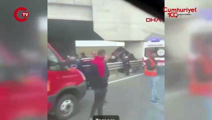 Hafif ticari araç köprü ayağına çarptı: 4 ölü, 1 yaralı