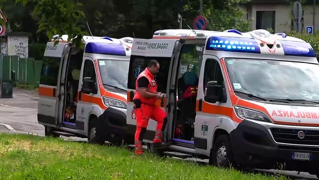 Milano, spray urticante in una scuola media: soccorsi in azione