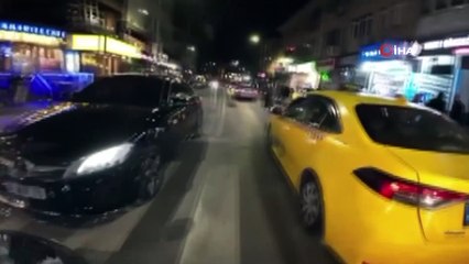 Yayaların üzerine motosiklet sürerek dalga geçen sürücü yakalandı