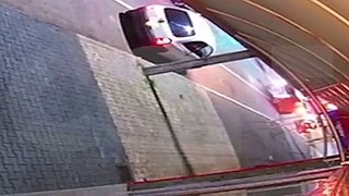 Vídeo mostra Fusca 'sem freio' atingindo violentamente carro de família na Avenida Brasil