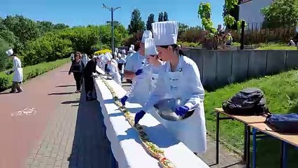 70-metrowa kanapka - Dzień Otwarty "Chemika" we Włocławku