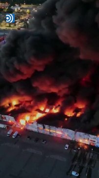 Un incendio en Varsovia convierte en cenizas un centro comercial