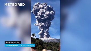 Impressive eruption of the Ibu volcano in Indonesia.