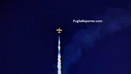 Incredibile acrobazia  - Frecce Tricolori a Trani - 12 maggio 2024