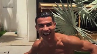 Ronaldo live stream before getting a cold bath