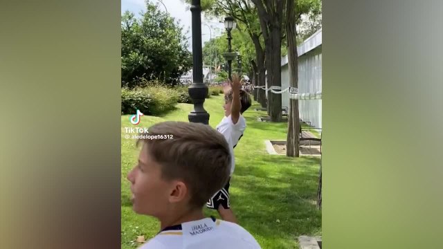 Lo de estos dos niños con Bellingham explica a las claras el fenómeno que ha creado el inglés en el madridismo