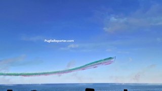 Frecce Tricolore a Trani - 12 maggio 2024 - volo acrobatico bandiera italiana