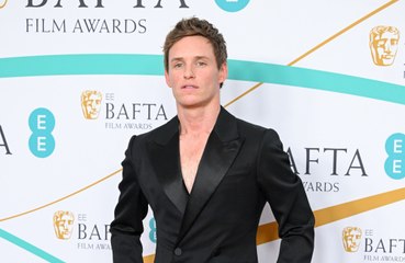 Eddie Redmayne's children keep singing the "horrendously inappropriate" songs from 'Cabaret'