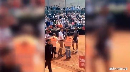 Attivisti di Ultima Generazione interrompono match Internazionali tennis