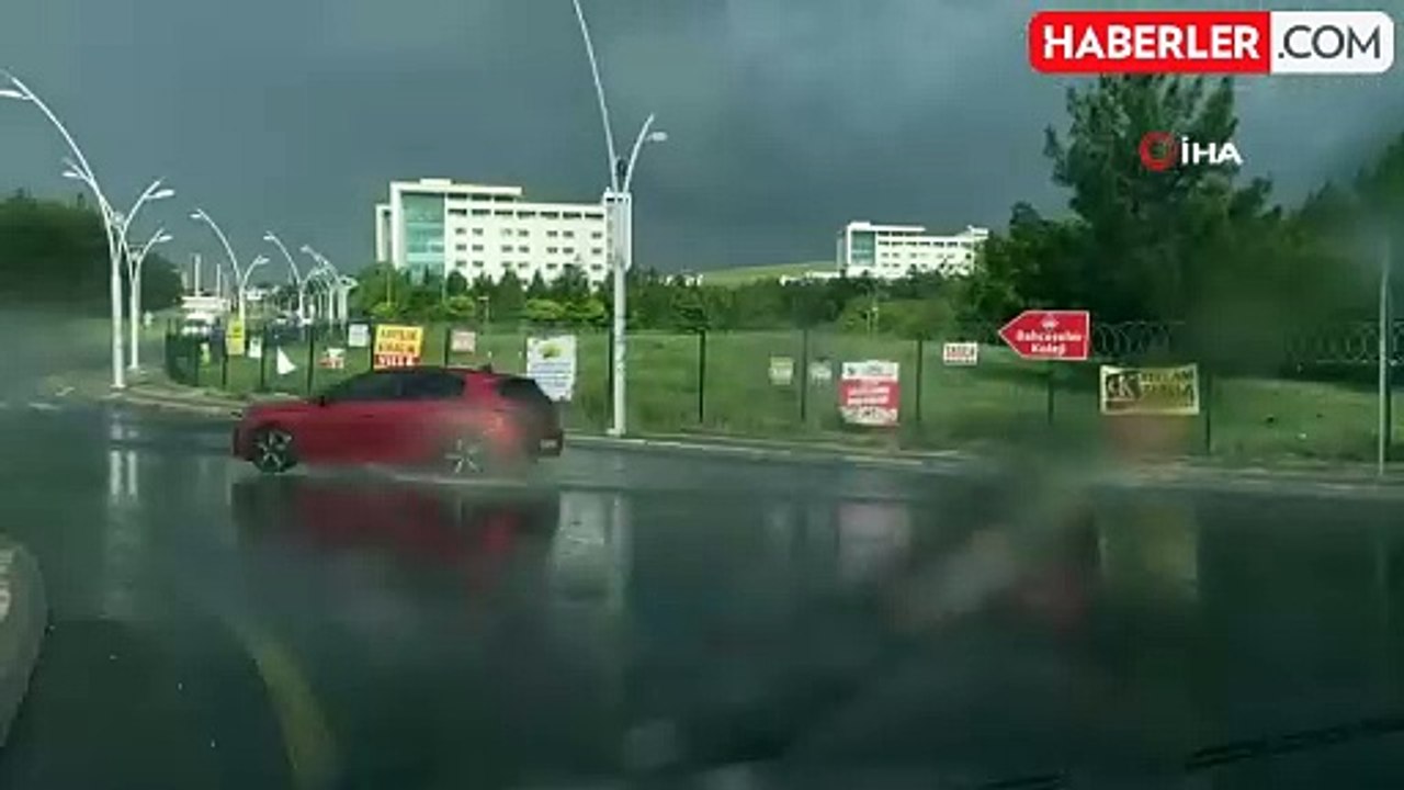 Diyarbakır'da kısa süreli sağanak yağış etkili oldu