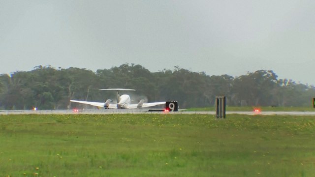 Un petit avion se pose en urgence sur le ventre, sans train d'atterrissage et sans faire de blessé