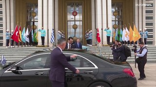 رئيس الوزراء اليوناني يصل تركيا لدفع 
