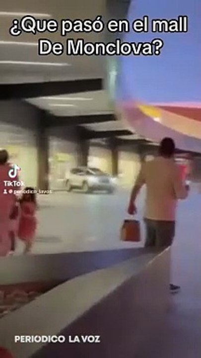 En el Mall Paseo Monclova se mete camioneta a tienda Coppel