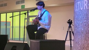 Dawid Tyszkowski zagrał koncert w swojej dawnej szkole w Wołczynie [MD]