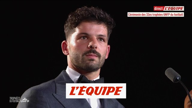 Gautier Larsonneur lauréat du titre de meilleur gardien de Ligue 2 - Foot - Trophées UNFP