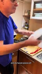 Avô queria ensinar como desenformar pudim... mas a tentativa acabou assim