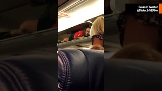 Kummallista: Nainen nukkuu lentokoneen matkatavaratilassa ja herättää huomiota sosiaalisessa mediassa