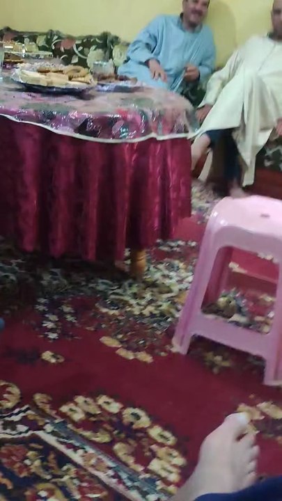 جلسة ممتعة مع  االفنان الامازيغي المغربي الحاج امبارك بقاس في قصيدة للشاعر ابراهيم بيهتي.الامسية عبارة عن جلسة فنية بين الاصدقاء  .من بينهم الشاعر الحاج احمد الريح الشاعر محمد اولحاج الشاعر الحاج احمد حنطجة والشاعر سعيد ادبناصر.