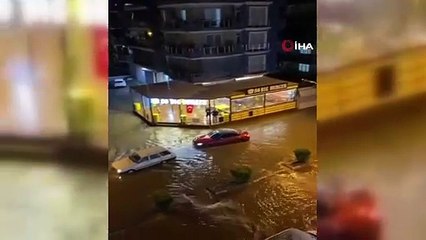 Hatay'da caddeler göle döndü