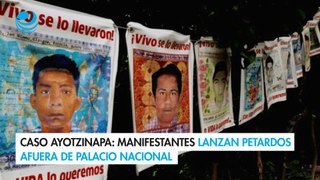 Caso Ayotzinapa: Manifestantes lanzan petardos afuera de Palacio Nacional