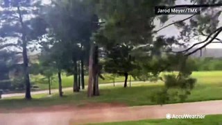 Golfers flee as possible tornado bears down on golf course in Missouri